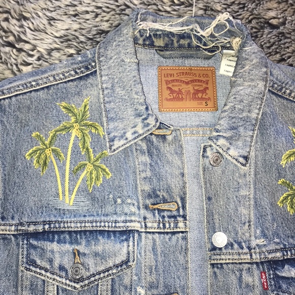 Levi’s Jean Jacket - Picture 4 of 4